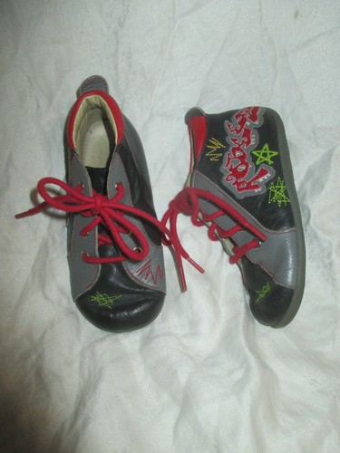 Robeez tredz graffiti boots - graffiti,